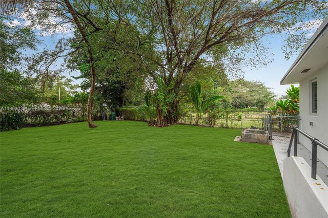 1065 NW 50th St, Miami, FL 33127