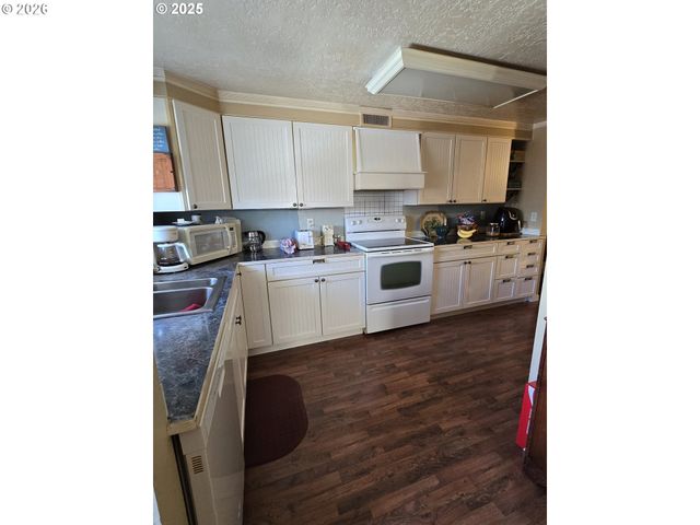 -1 S MAIN St, Union, OR 97883