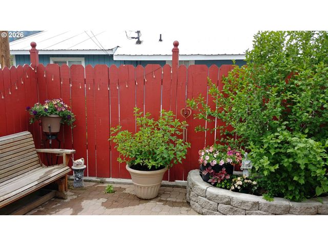 -1 S MAIN St, Union, OR 97883