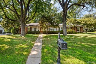 24 Nantucket Lane, Olivette, MO 63132