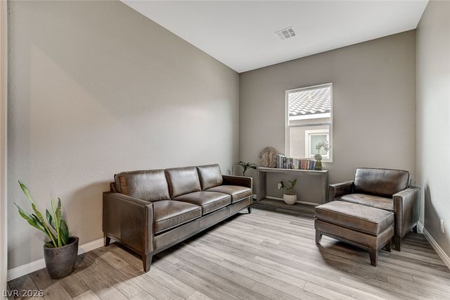 10241 Skye Run Avenue, Las Vegas, NV 89166