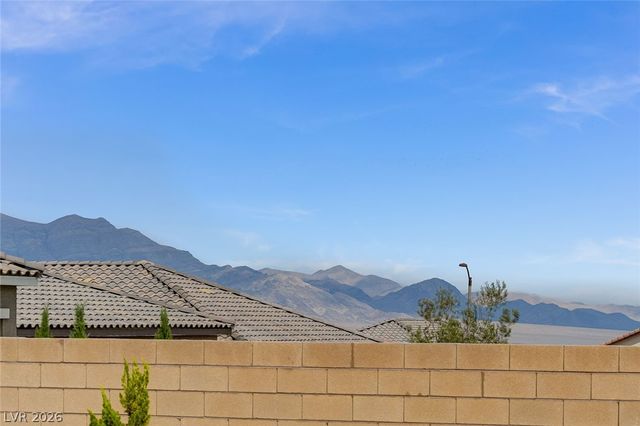 10241 Skye Run Avenue, Las Vegas, NV 89166