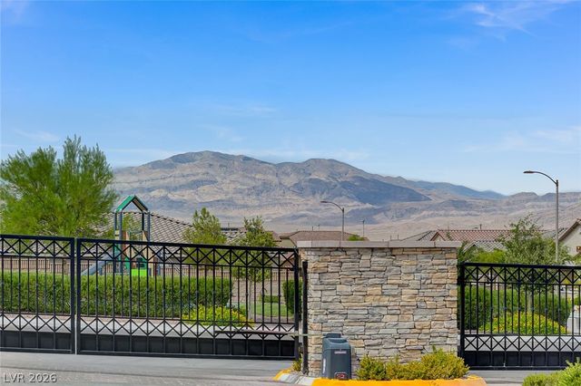 10241 Skye Run Avenue, Las Vegas, NV 89166