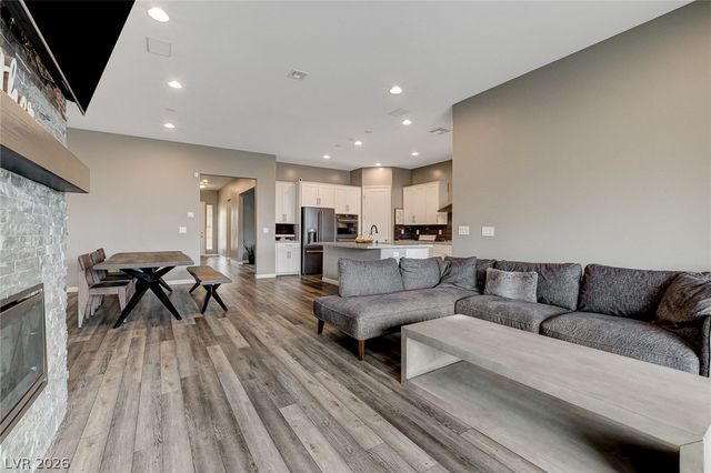 10241 Skye Run Avenue, Las Vegas, NV 89166