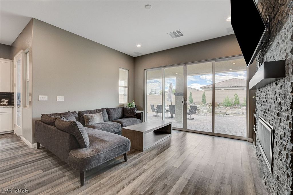 10241 Skye Run Avenue, Las Vegas, NV 89166 — photo 5