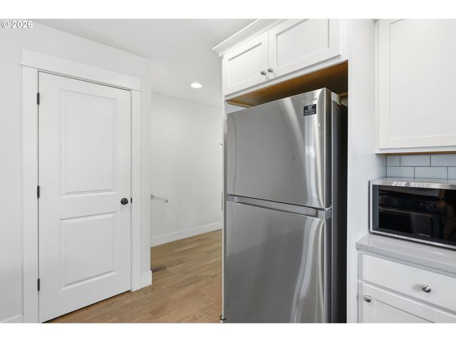 10045 Se CLINTON St, Portland, OR 97266