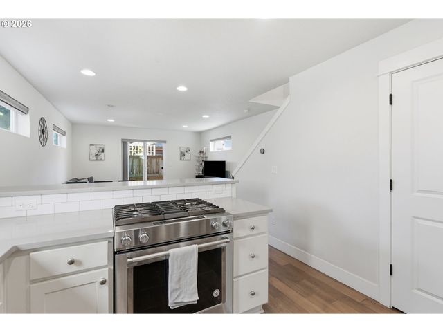 10045 Se CLINTON St, Portland, OR 97266
