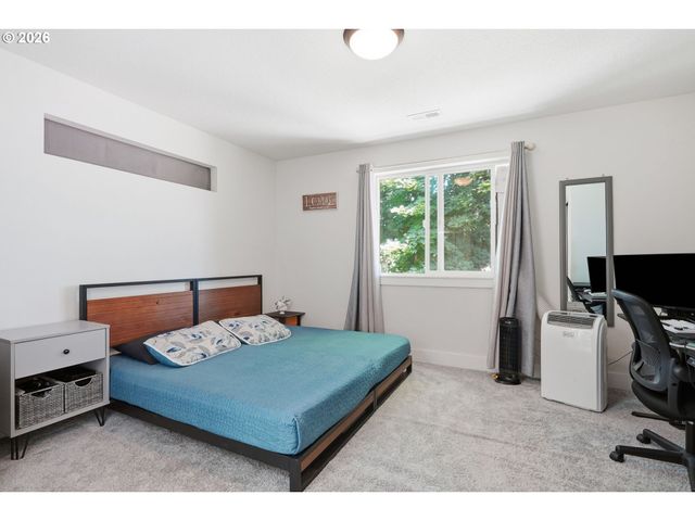 10045 Se CLINTON St, Portland, OR 97266