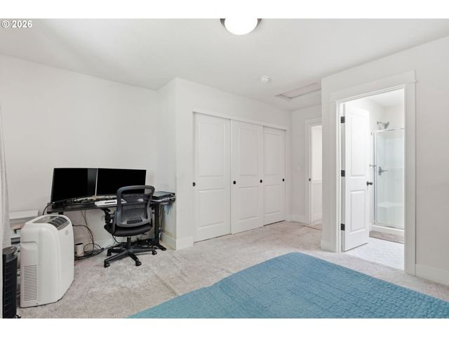 10045 Se CLINTON St, Portland, OR 97266