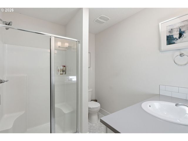 10045 Se CLINTON St, Portland, OR 97266