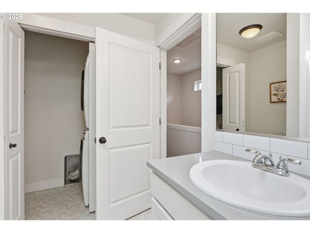 10045 Se CLINTON St, Portland, OR 97266