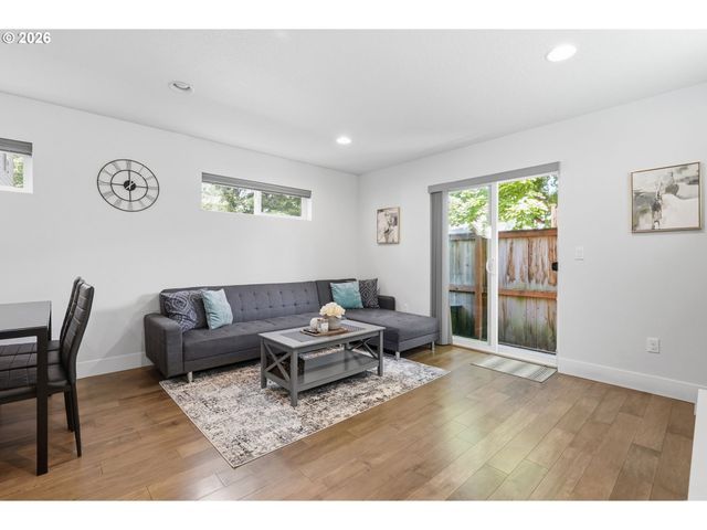 10045 Se CLINTON St, Portland, OR 97266