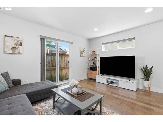 10045 Se CLINTON St, Portland, OR 97266