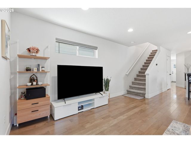 10045 Se CLINTON St, Portland, OR 97266