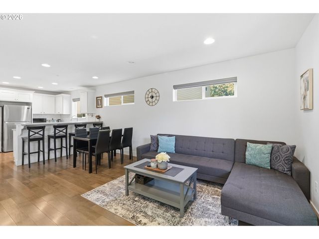 10045 Se CLINTON St, Portland, OR 97266