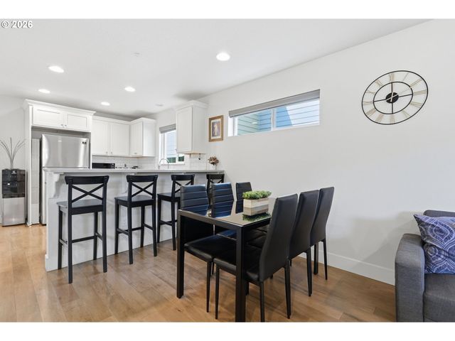 10045 Se CLINTON St, Portland, OR 97266