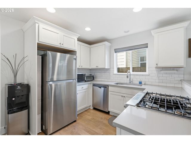 10045 Se CLINTON St, Portland, OR 97266