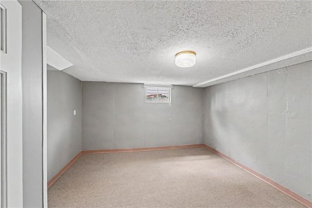 9517 Summit Street, Lenexa, KS 66215