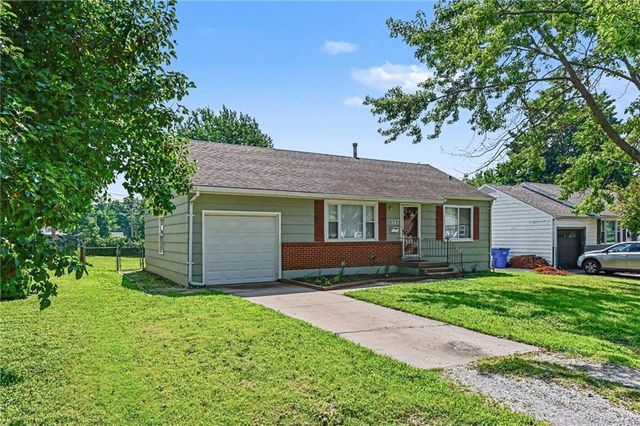 9517 Summit Street, Lenexa, KS 66215