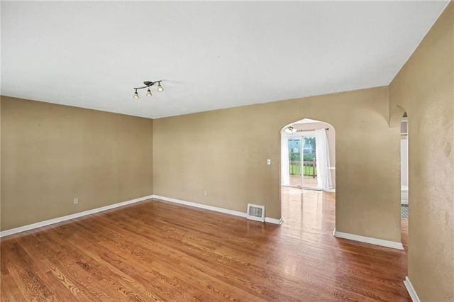 9517 Summit Street, Lenexa, KS 66215