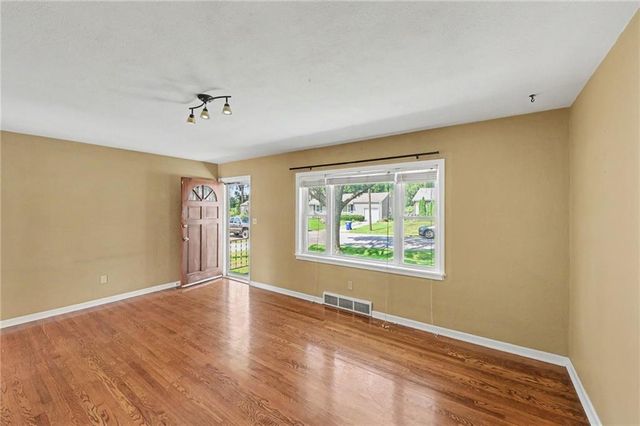 9517 Summit Street, Lenexa, KS 66215
