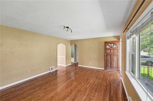 9517 Summit Street, Lenexa, KS 66215
