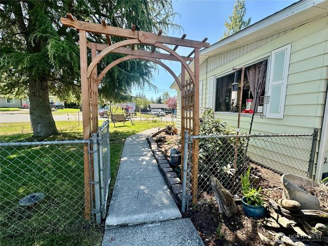 4317 Hamilton Drive, Oak Harbor, WA 98277