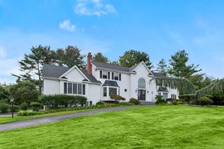 37 Kent Lane, Trumbull, CT 06611