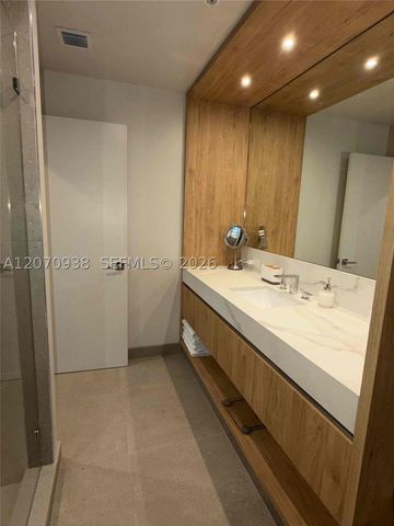 11 NE 6th St 705, Miami, FL 33132