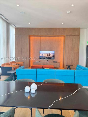 11 NE 6th St 705, Miami, FL 33132