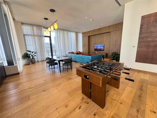 11 NE 6th St 705, Miami, FL 33132