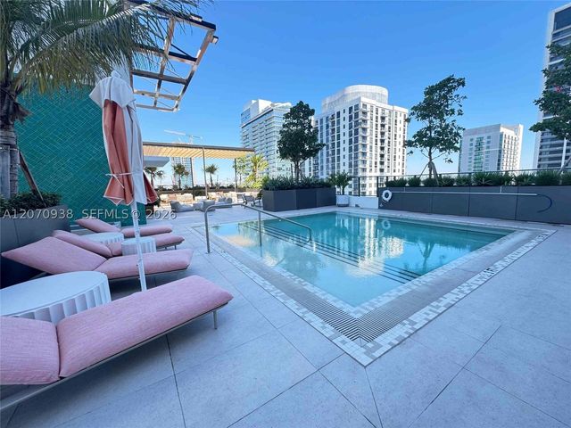 11 NE 6th St 705, Miami, FL 33132