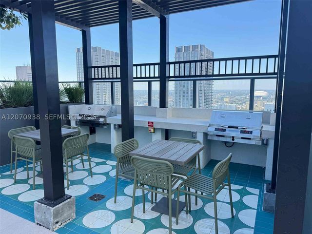 11 NE 6th St 705, Miami, FL 33132