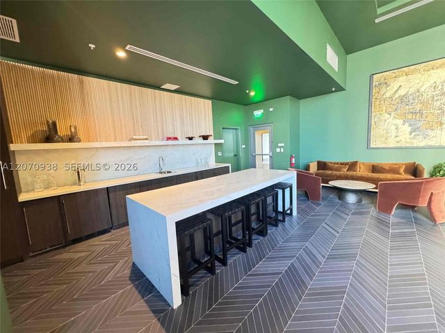 11 NE 6th St 705, Miami, FL 33132