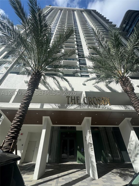 11 NE 6th St 705, Miami, FL 33132
