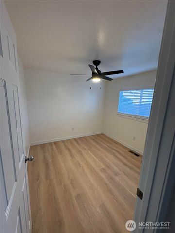 180 Moss Lane, Burlington, WA 98233