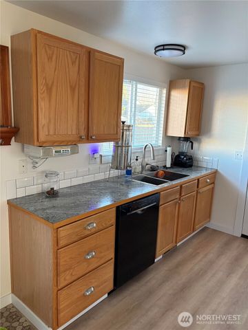 180 Moss Lane, Burlington, WA 98233