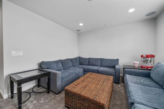 727 Fescue Road, Galena, OH 43021