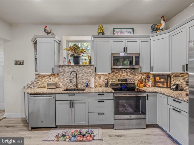269 MOUNTAIN LAUREL DR, Berkeley Springs, WV 25411