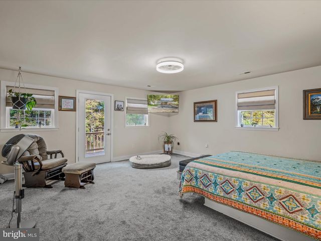269 MOUNTAIN LAUREL DR, Berkeley Springs, WV 25411