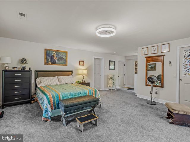 269 MOUNTAIN LAUREL DR, Berkeley Springs, WV 25411