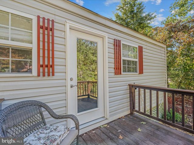 269 MOUNTAIN LAUREL DR, Berkeley Springs, WV 25411