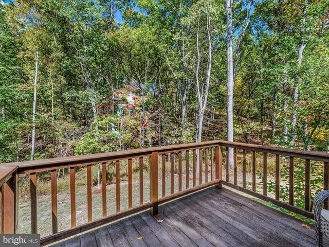 269 MOUNTAIN LAUREL DR, Berkeley Springs, WV 25411