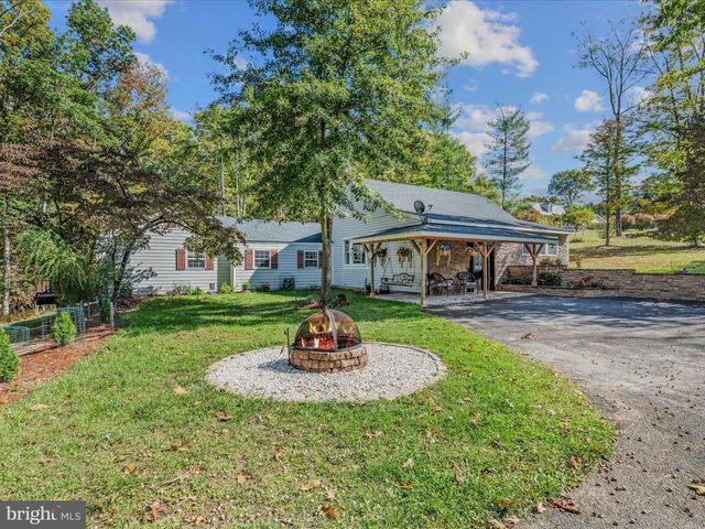 269 MOUNTAIN LAUREL DR, Berkeley Springs, WV 25411
