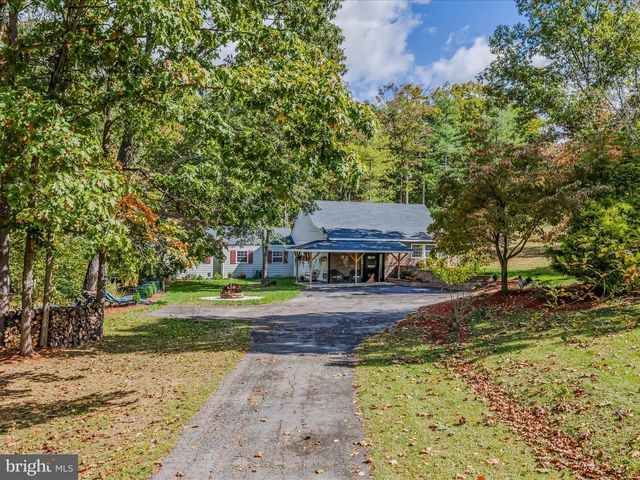 269 MOUNTAIN LAUREL DR, Berkeley Springs, WV 25411