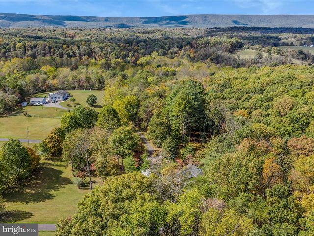 269 MOUNTAIN LAUREL DR, Berkeley Springs, WV 25411