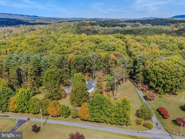 269 MOUNTAIN LAUREL DR, Berkeley Springs, WV 25411