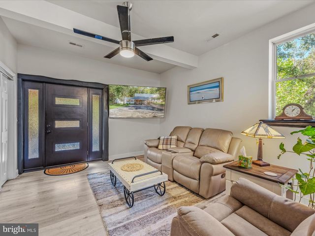 269 MOUNTAIN LAUREL DR, Berkeley Springs, WV 25411