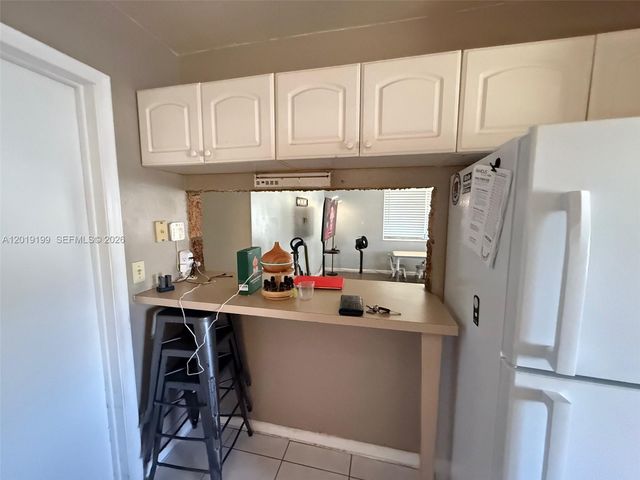 628 NW 3rd Ct, Hallandale Beach, FL 33009