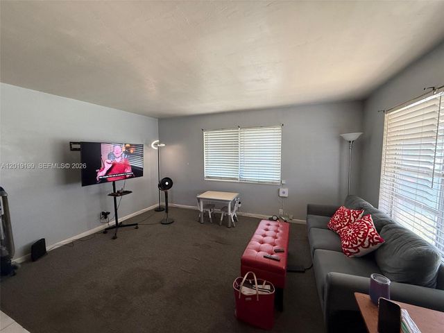 628 NW 3rd Ct, Hallandale Beach, FL 33009